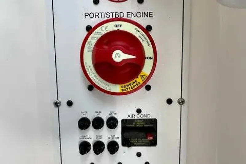 Slide: The Image of Regulator Marine 34SS 2012 - 5805797