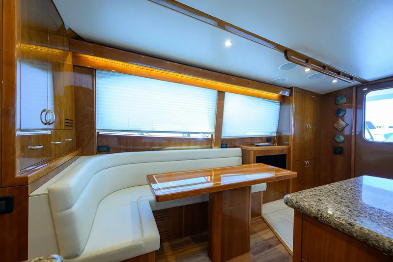Slide: The Image of Hatteras 54 SEA NYLE - Salon - Dinette 2017 Hatteras 54 SEA NYLE - 5786943