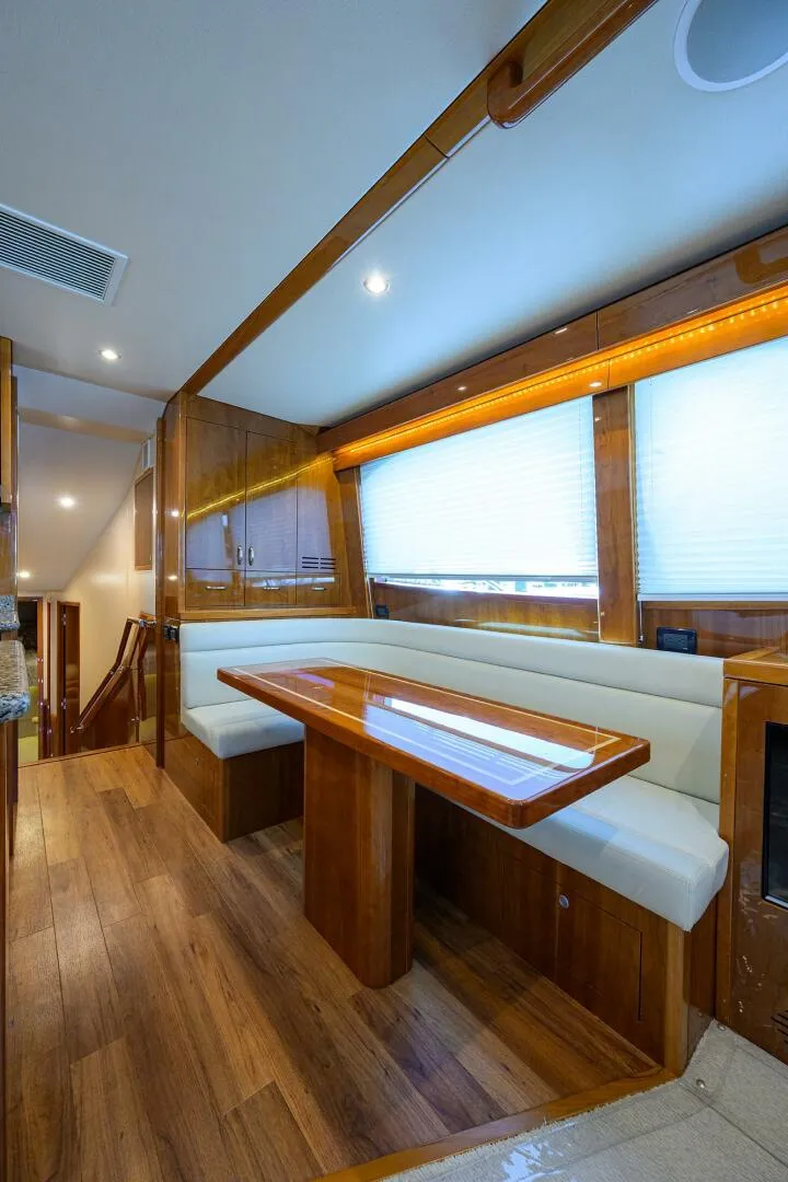 Slide: The Image of Hatteras 54 SEA NYLE - Salon - Dinette 2017 Hatteras 54 SEA NYLE - 5786944