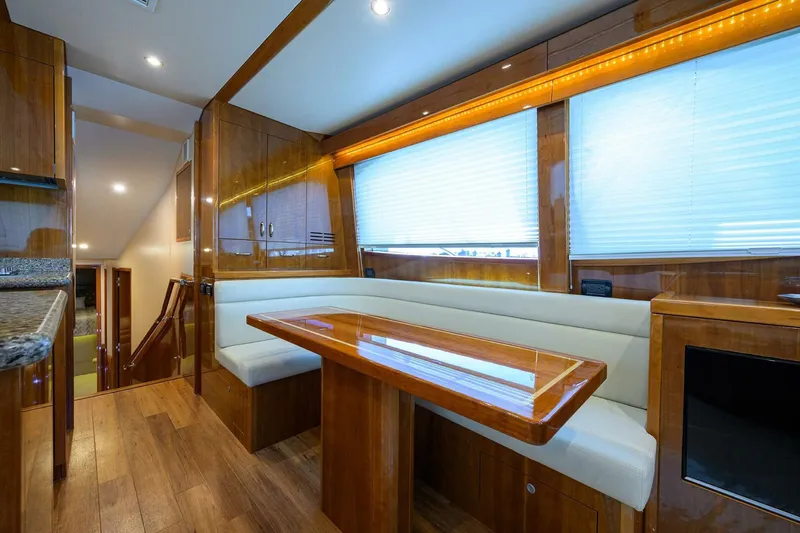 Slide: The Image of Hatteras 54 SEA NYLE - Salon - Dinette 2017 Hatteras 54 SEA NYLE - 5786945