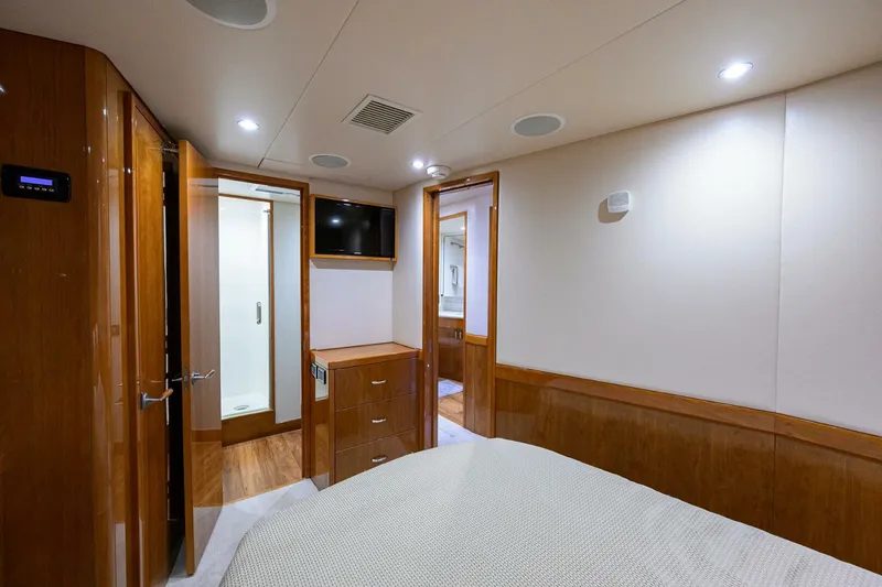 Slide: The Image of Hatteras 54 SEA NYLE - Master Stateroom 2017 Hatteras 54 SEA NYLE - 5786969