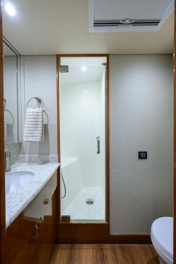 Slide: The Image of Hatteras 54 SEA NYLE - Master Ensuite Head 2017 Hatteras 54 SEA NYLE - 5786970