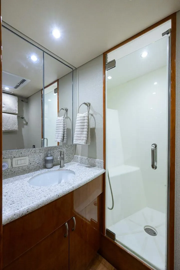 Slide: The Image of Hatteras 54 SEA NYLE - Master Ensuite Head 2017 Hatteras 54 SEA NYLE - 5786971