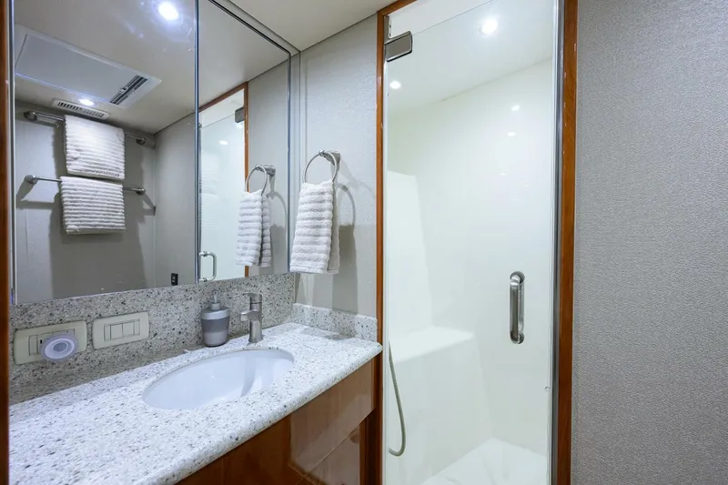 Slide: The Image of Hatteras 54 SEA NYLE - Master Ensuite Head 2017 Hatteras 54 SEA NYLE - 5786972