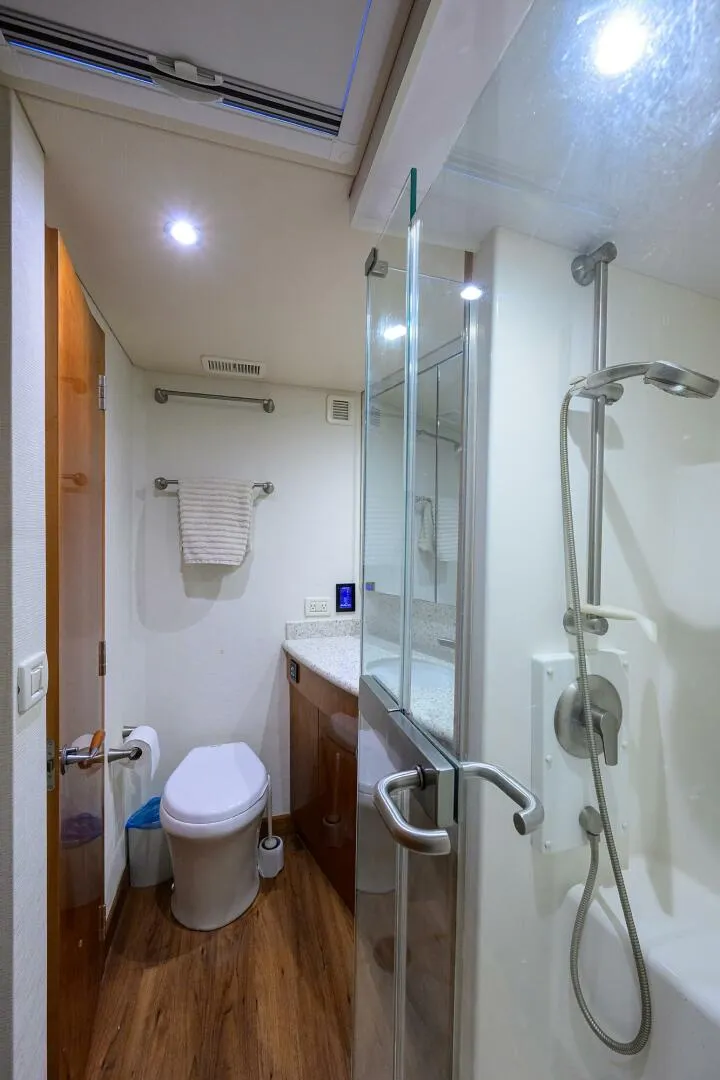 Slide: The Image of Hatteras 54 SEA NYLE - Guest Head 2017 Hatteras 54 SEA NYLE - 5786957