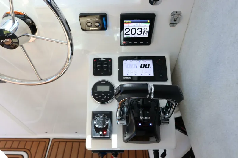 Slide: The Image of Parker 2520 XLD Sport Cabin 2017 - 5786689