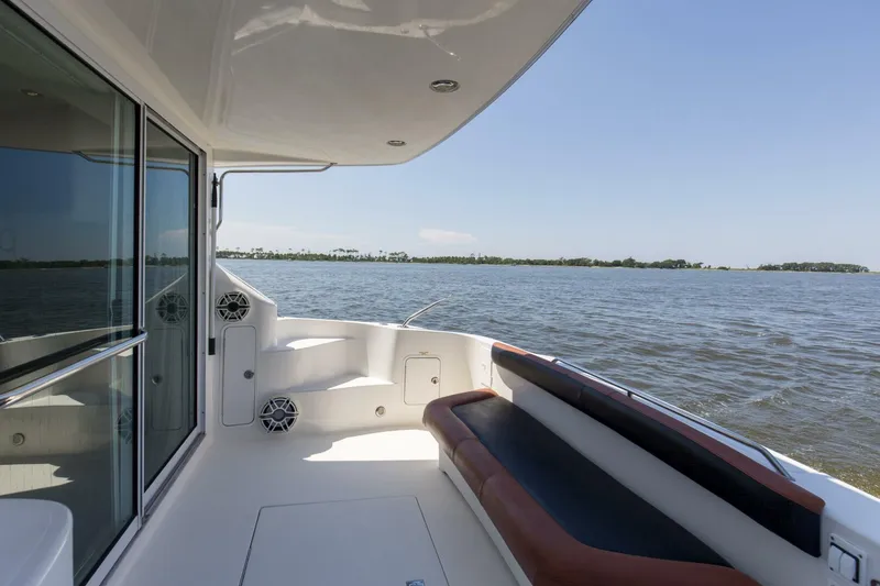 Slide: The Image of 2000 40 Sea Ray 400 Sedan Bridge Silver Lining Mezzanine (1) - 5882269