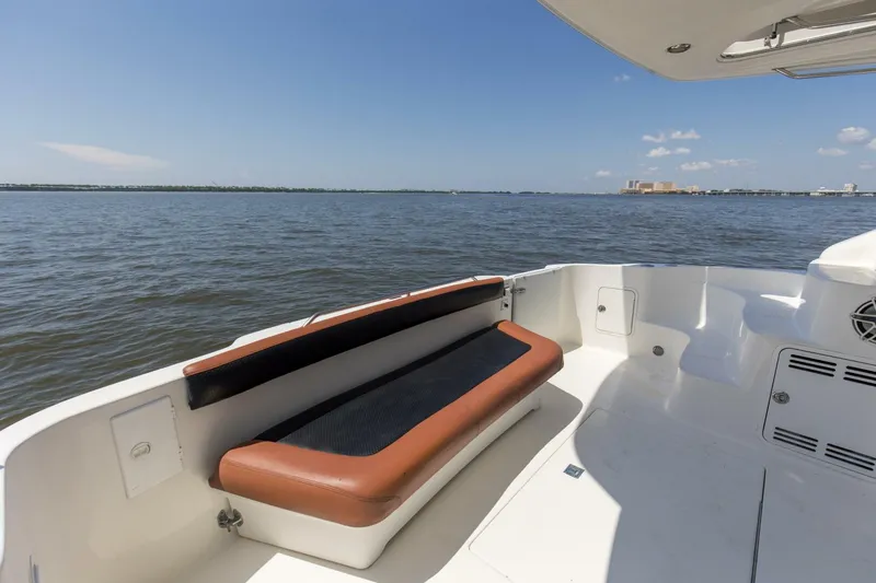 Slide: The Image of 2000 40 Sea Ray 400 Sedan Bridge Silver Lining Mezzanine (5) - 5882273