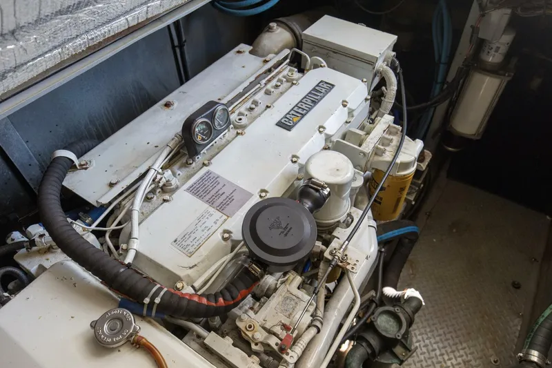 Slide: The Image of 2000 40 Sea Ray 400 Sedan Bridge Silver Lining Engine Room (1) - 5882280