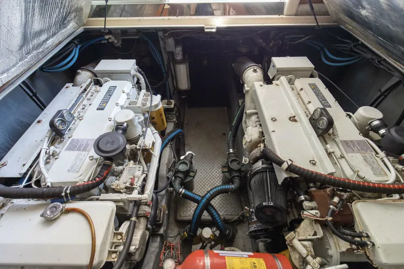 Slide: The Image of 2000 40 Sea Ray 400 Sedan Bridge Silver Lining Engine Room - 5882282