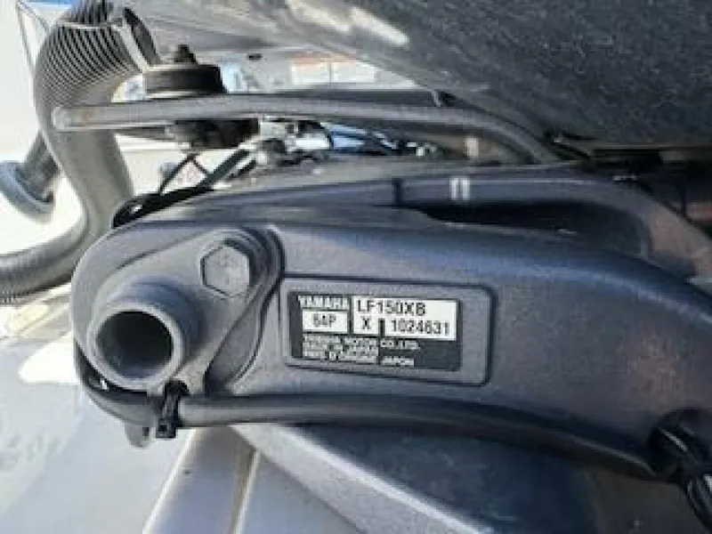 Slide: The Image of Robalo R242 Center Console 2022 - 5787515