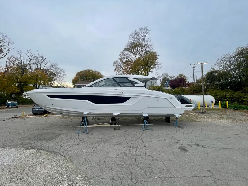 The Image of Cruisers Yachts 50GLS OB 2026 - 5787747