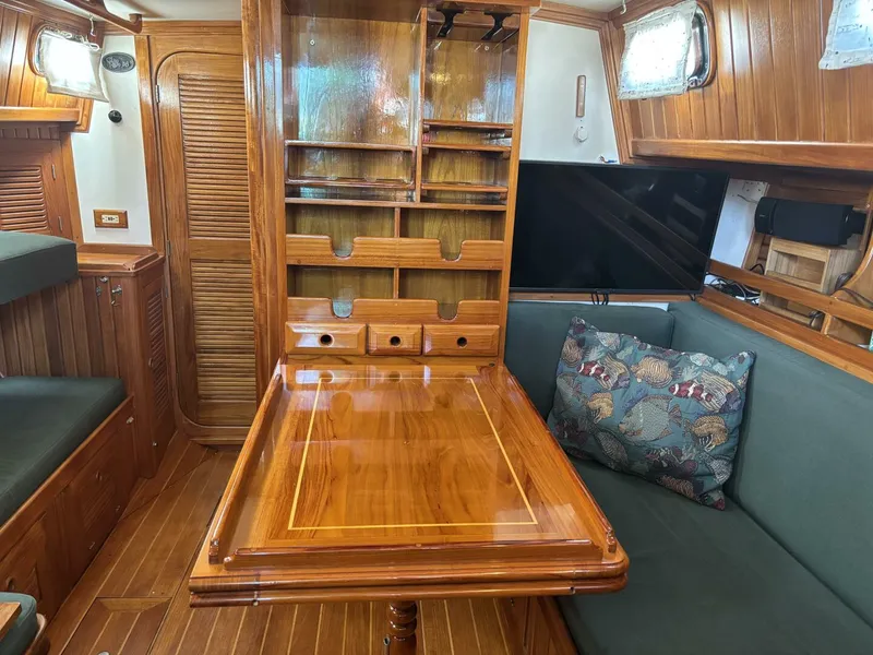 Slide: The Image of Salon table has foldout to port - 5799849