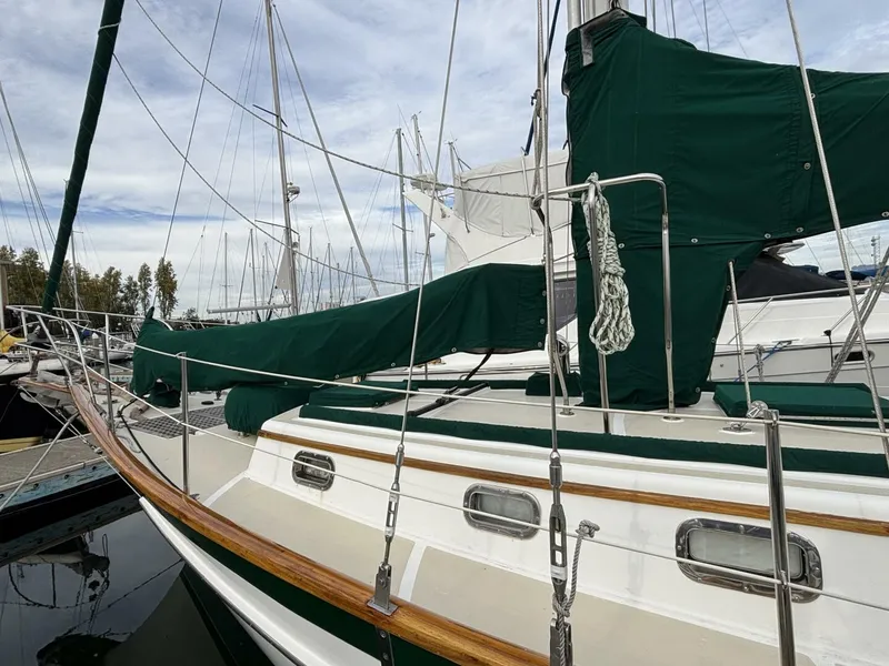 Slide: The Image of Safety pulpits at mast, self-tending staysail - 5799559