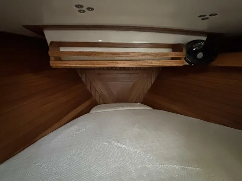 Slide: The Image of Vberth w/book shelf above - 5799663