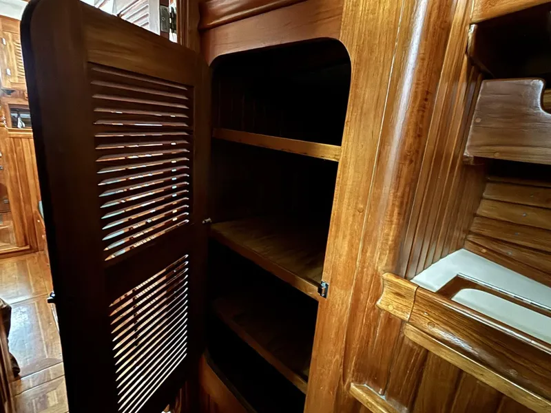 Slide: The Image of Vberth locker - 5799666