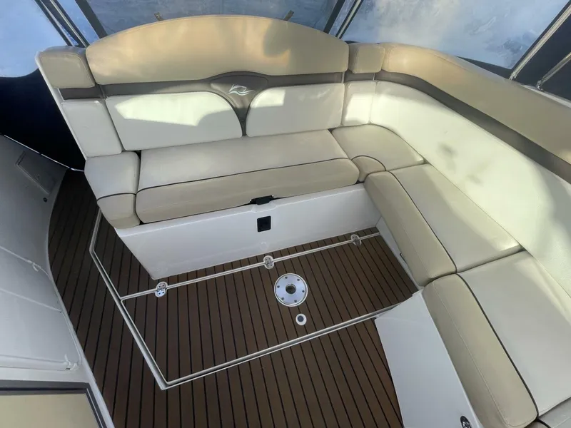 Slide: The Image of Rinker 310 Express 2016 - 5790685