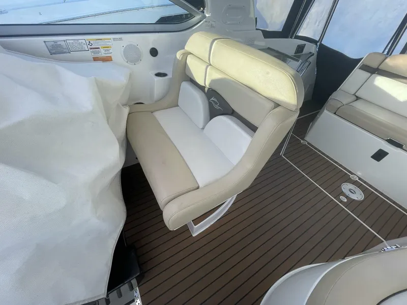 Slide: The Image of Rinker 310 Express 2016 - 5790679