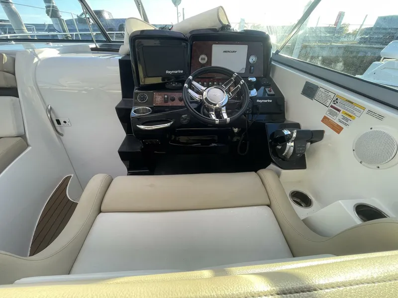 Slide: The Image of Rinker 310 Express 2016 - 5790702