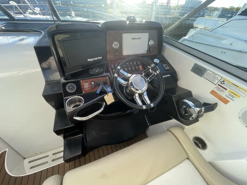 Slide: The Image of Rinker 310 Express 2016 - 5790677