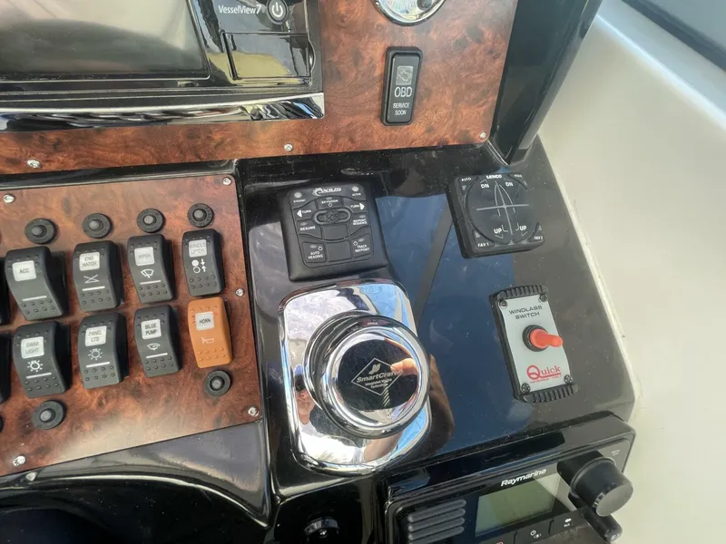 Slide: The Image of Rinker 310 Express 2016 - 5790671