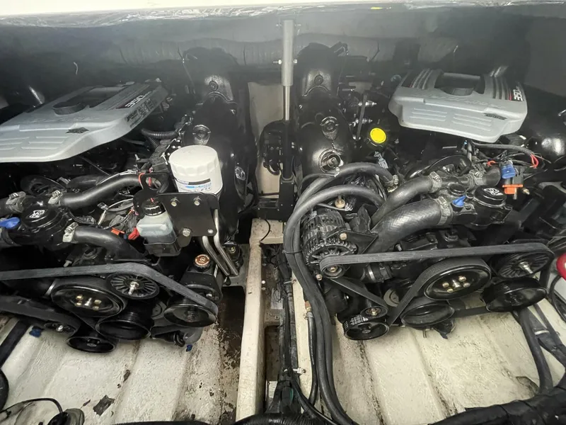 Slide: The Image of Rinker 310 Express 2016 - 5790662