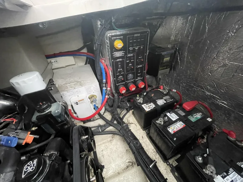 Slide: The Image of Rinker 310 Express 2016 - 5790663