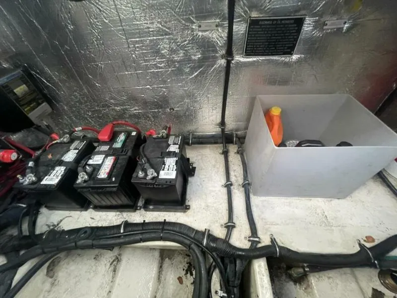 Slide: The Image of Rinker 310 Express 2016 - 5790696