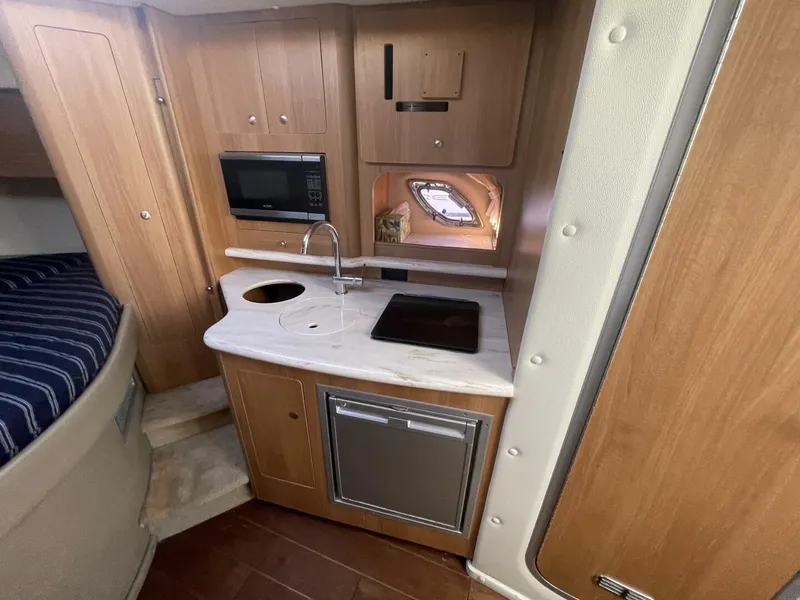 Slide: The Image of Rinker 310 Express 2016 - 5790669