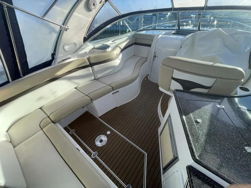 Slide: The Image of Rinker 310 Express 2016 - 5790680