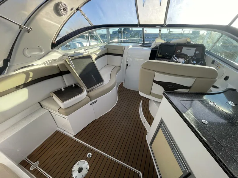 Slide: The Image of Rinker 310 Express 2016 - 5790704