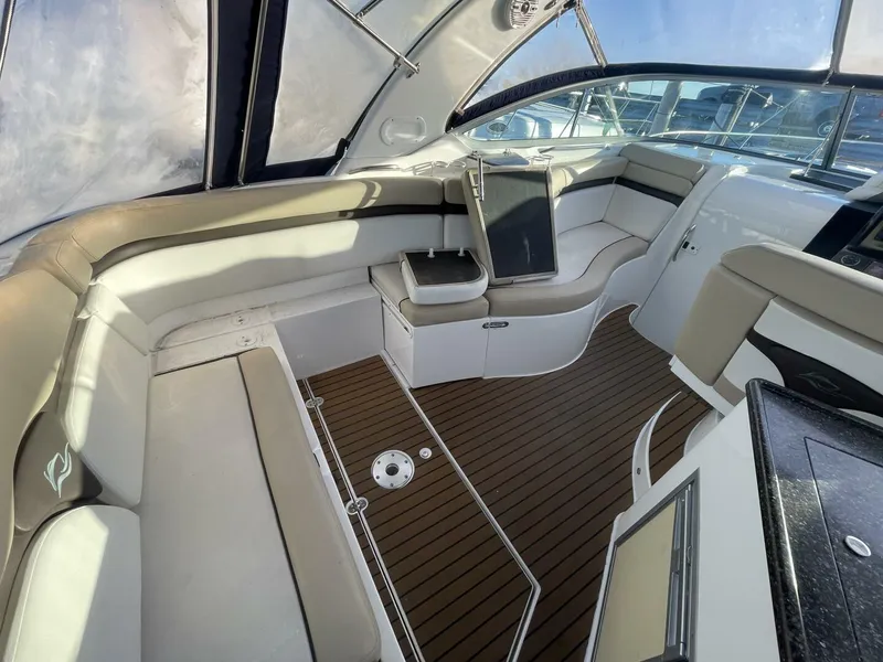 Slide: The Image of Rinker 310 Express 2016 - 5790703