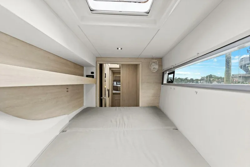 Slide: The Image of Port Guest Fwd - 5790466