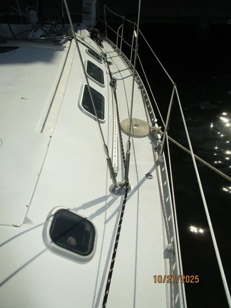Slide: The Image of 38' Beneteau port side deck2 - 5790616
