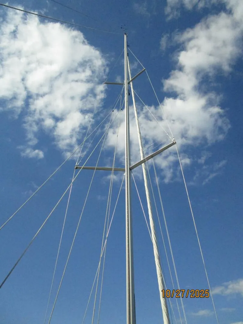 Slide: The Image of 38' Beneteau rig - 5790586