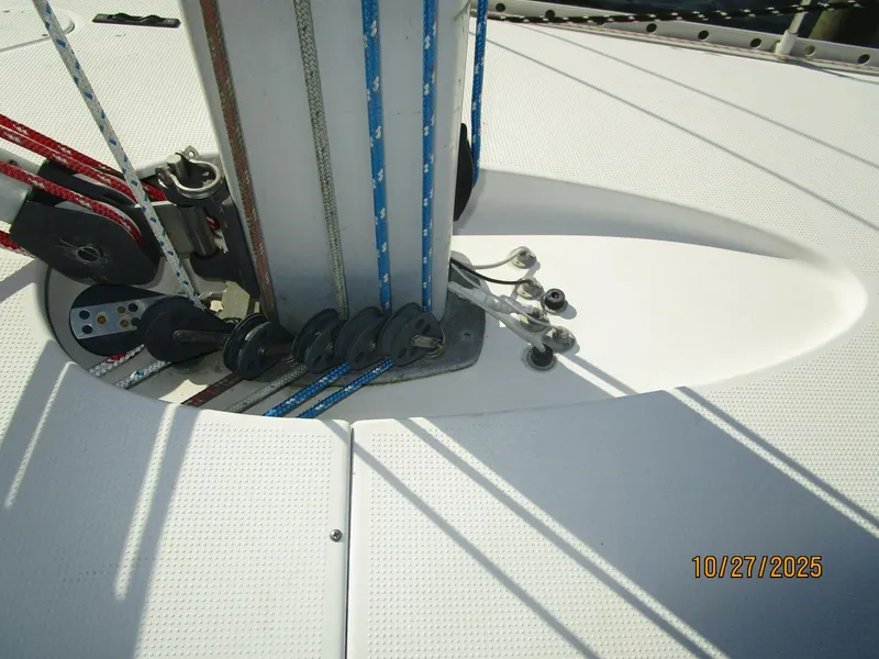 Slide: The Image of 38' Beneteau mast base2 - 5790579