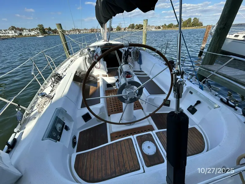 Slide: The Image of 38' Beneteau cockpit forward - 5790564