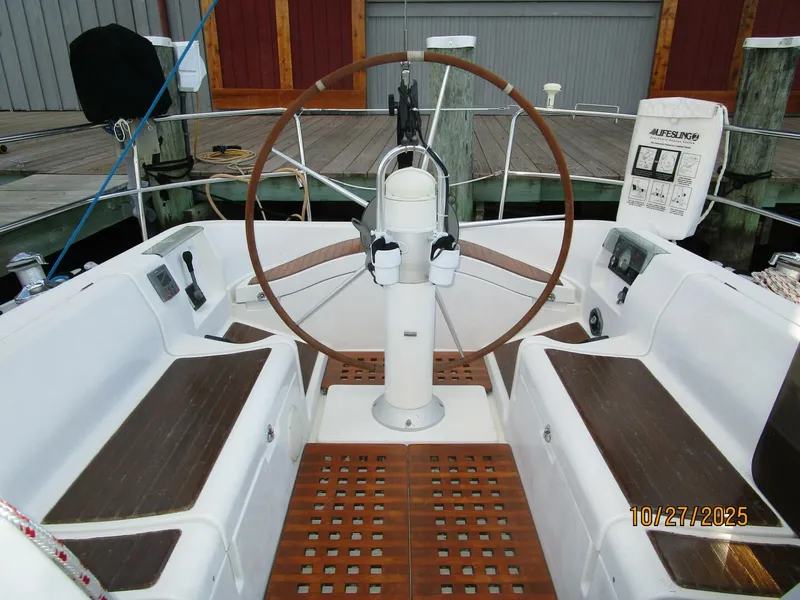 Slide: The Image of 38' Beneteau cockpit aft - 5790562