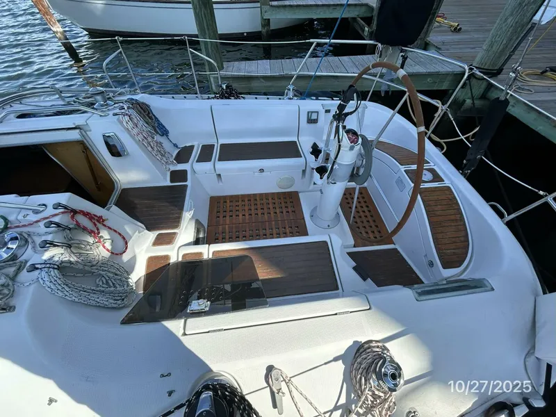Slide: The Image of 38' Beneteau cockpit starboard - 5790567