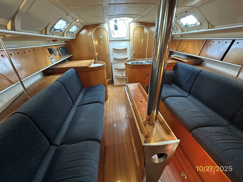 Slide: The Image of 38' Beneteau salon aft - 5790588