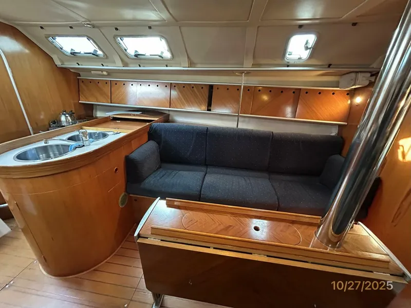 Slide: The Image of 38' Beneteau salon port - 5790590
