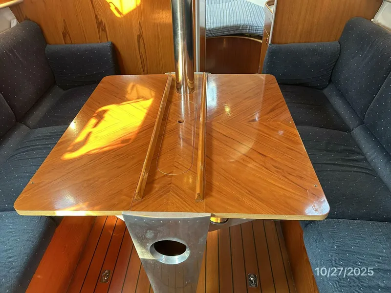 Slide: The Image of 38' Beneteau salon table - 5790596