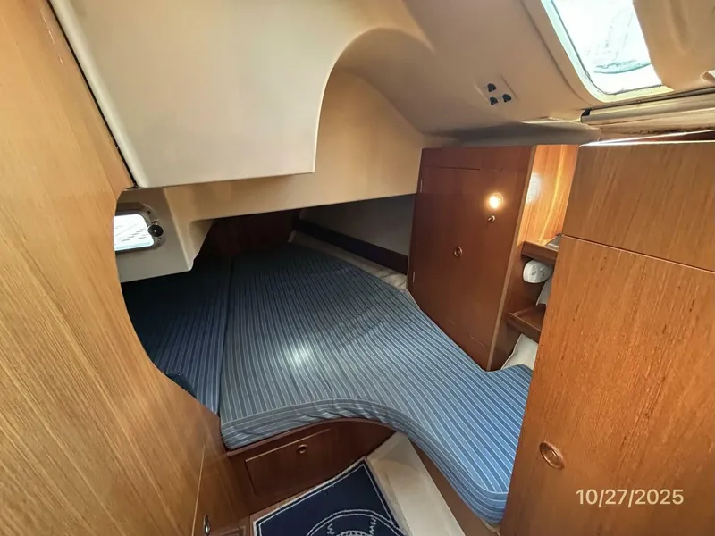 Slide: The Image of 38' Beneteau aft stateroom - 5790553