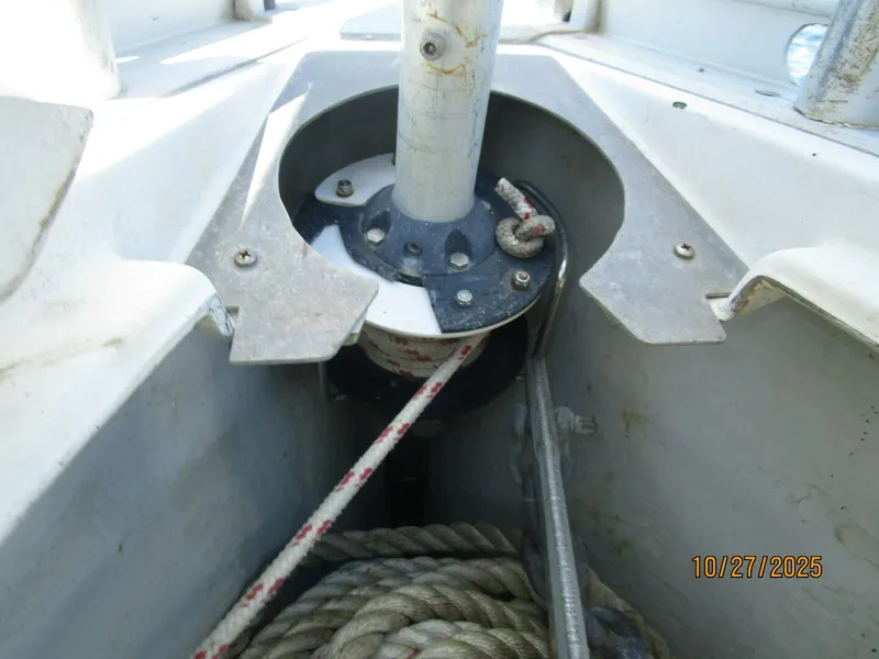 Slide: The Image of 38' Beneteau roller furler - 5790587