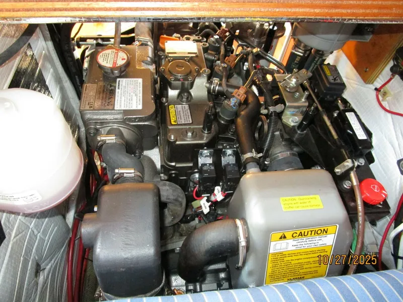 Slide: The Image of 38' Beneteau auxiliary access3 - 5790557