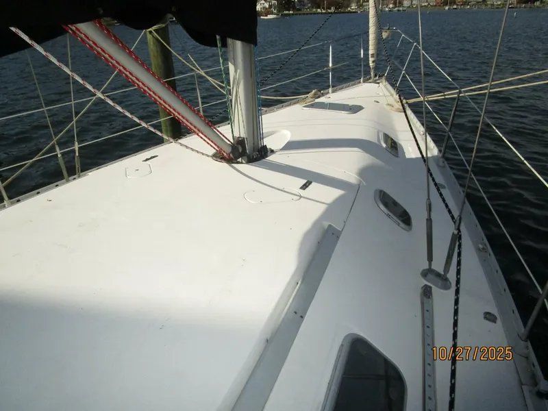 Slide: The Image of 38' Beneteau foredeck2 - 5790571