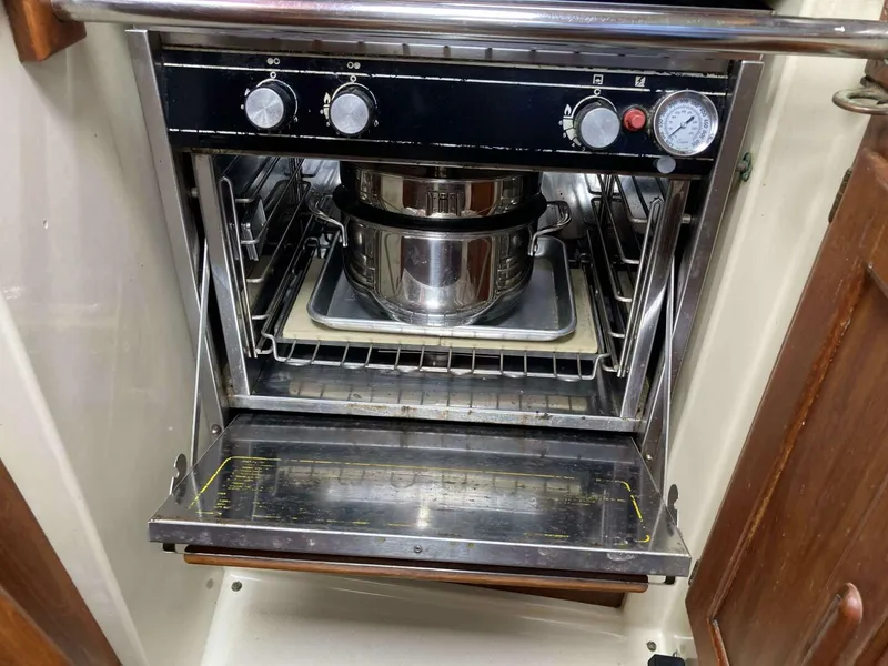 Slide: The Image of Pacific Seacraft 34 Voyager 1990 - 5790931