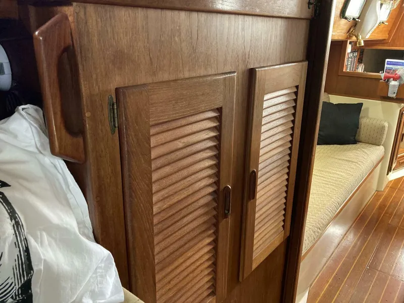 Slide: The Image of Pacific Seacraft 34 Voyager 1990 - 5790917