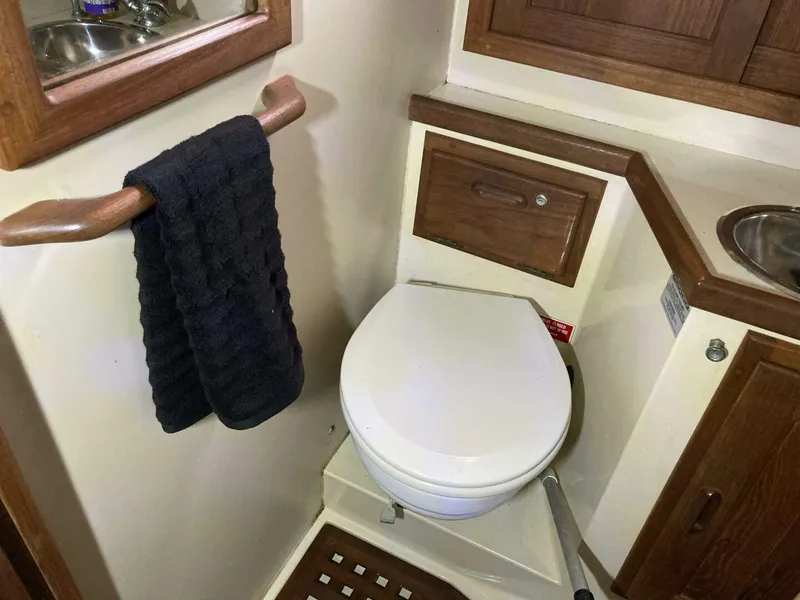 Slide: The Image of Pacific Seacraft 34 Voyager 1990 - 5790920