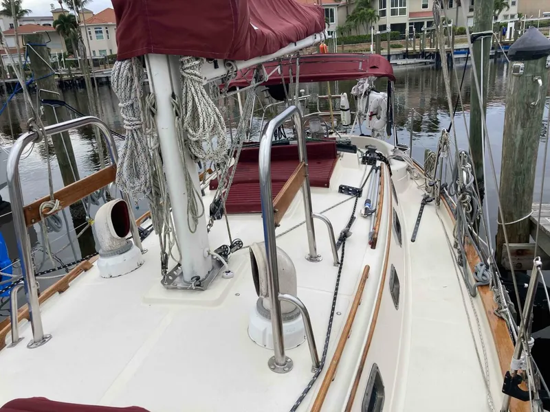 Slide: The Image of Pacific Seacraft 34 Voyager 1990 - 5790940